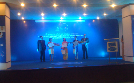 Công bố học bổng L’Oréal– UNESCO Vì sự phát triển phụ nữ trong khoa học năm 2013